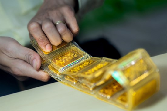 Giá vàng hôm nay 14/9: Nhận tin tiêu cực, vàng giảm thẳng đứng