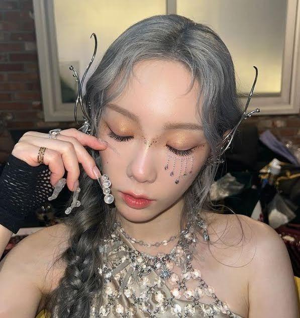 Mỹ nhân Hàn đẹp quyến rũ với kiểu trang điểm đính đá ở mắt-5