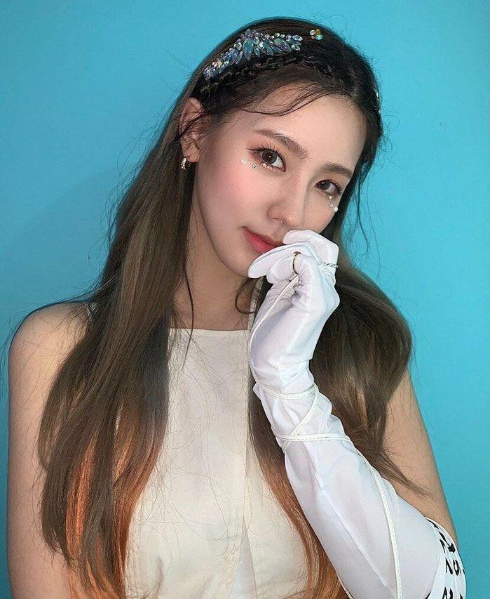 Mỹ nhân Hàn đẹp quyến rũ với kiểu trang điểm đính đá ở mắt-9