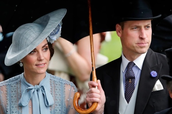 Vua Charles III đứng gác bên linh cữu nữ hoàng-2