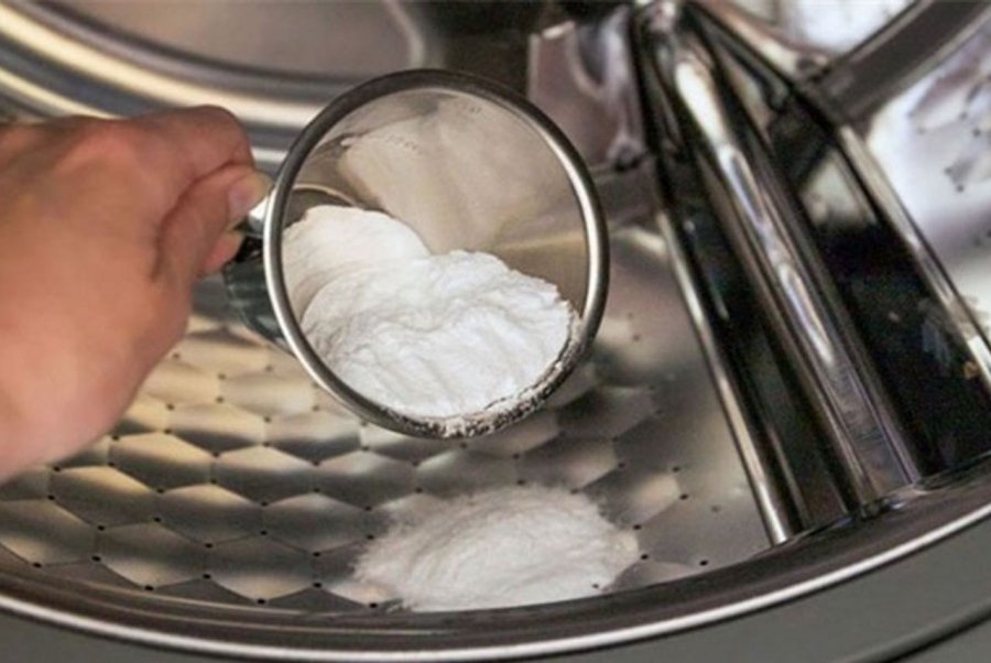 Đổ một ít muối vào máy giặt tưởng vô bổ nhưng 5 phút sau nhận được lợi ích bất ngờ nhà nào cũng cần-1