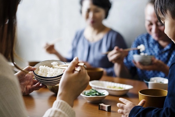 Người Nhật không bao giờ làm 1 việc trong bữa ăn để sống thọ, ngừa bệnh tiểu đường-1