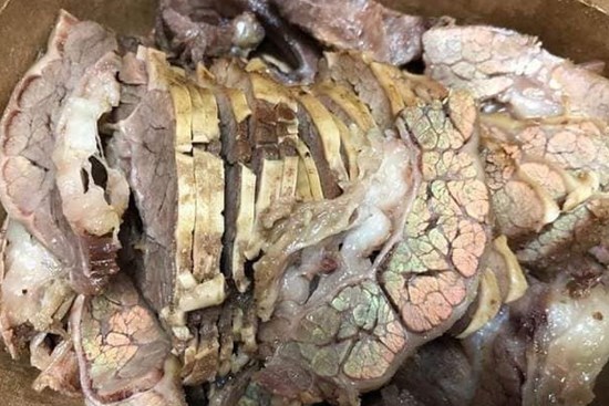 Thịt bò ánh lên sắc cầu vồng, ăn được hay phải bỏ đi: 90% không biết câu trả lời chính xác