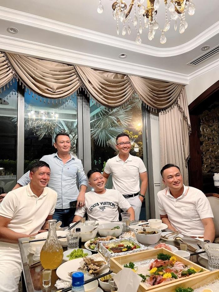 Vợ chồng Chi Bảo tới thăm biệt thự hoành tráng của Bảo Thy-7