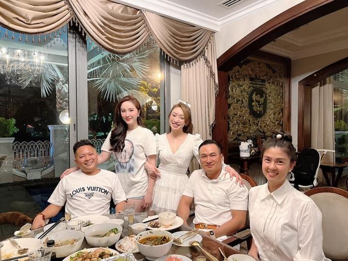 Vợ chồng Chi Bảo tới thăm biệt thự hoành tráng của Bảo Thy-2