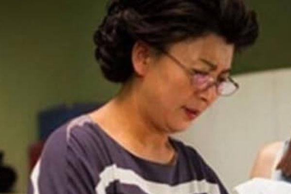 Lên thành phố phụ giúp con trai chăm cháu, nhưng khi nhìn thấy ảnh mẹ vợ nó trên mạng, nước mắt tôi lưng tròng-1