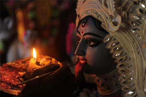 Người đàn ông Ấn Độ tự cắt lưỡi để tế nữ thần-1