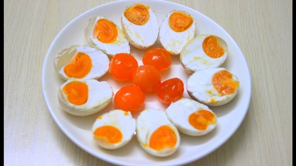 Mách chị em cách làm tôm chiên trứng muối thơm ngon lạ miệng không béo, người kén ăn nhất cũng mê-2