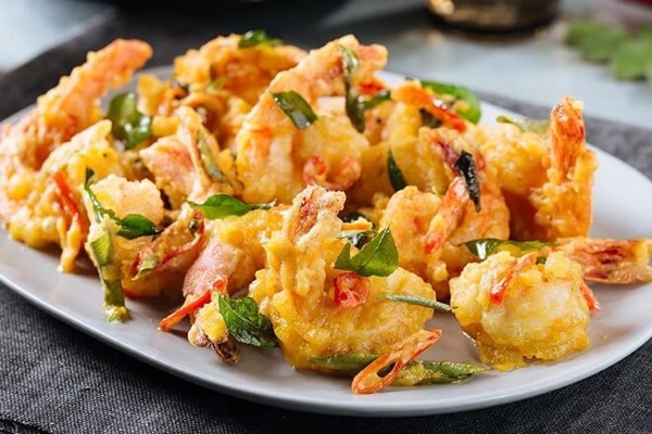 Mách chị em cách làm tôm chiên trứng muối thơm ngon lạ miệng không béo, người kén ăn nhất cũng mê-4