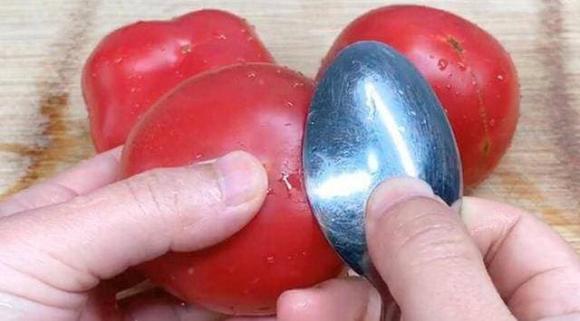 Không dùng nước sôi để lột vỏ cà chua, dạy bạn một phương pháp đơn giản, lột vỏ trong 10 giây-3