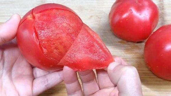 Không dùng nước sôi để lột vỏ cà chua, dạy bạn một phương pháp đơn giản, lột vỏ trong 10 giây-4