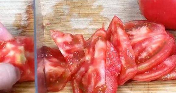 Không dùng nước sôi để lột vỏ cà chua, dạy bạn một phương pháp đơn giản, lột vỏ trong 10 giây-5