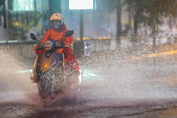 Miền Bắc hửng nắng trước khi đón đợt mưa dông mới từ đêm mai-2