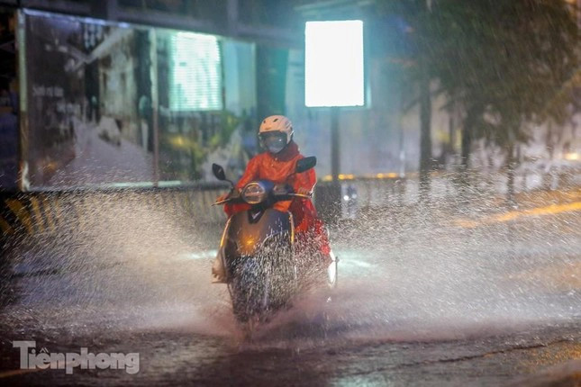 Từ đêm nay, miền Bắc đón mưa dông kéo dài-1