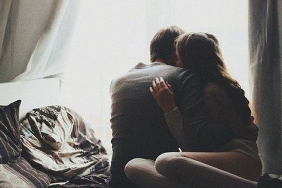 Quá tin tưởng cô em gái thân thiết mới quen, vợ ngỡ ngàng nghe tin sét đánh từ chồng