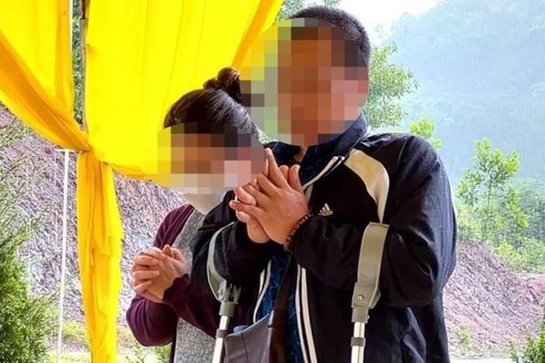 Vụ gửi con chữa bệnh nhận về hũ tro: Người đi cùng ông Quang khai gì?-4