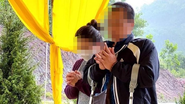 Vụ gửi con chữa bệnh nhận về hũ tro: Người đi cùng ông Quang khai gì?-1