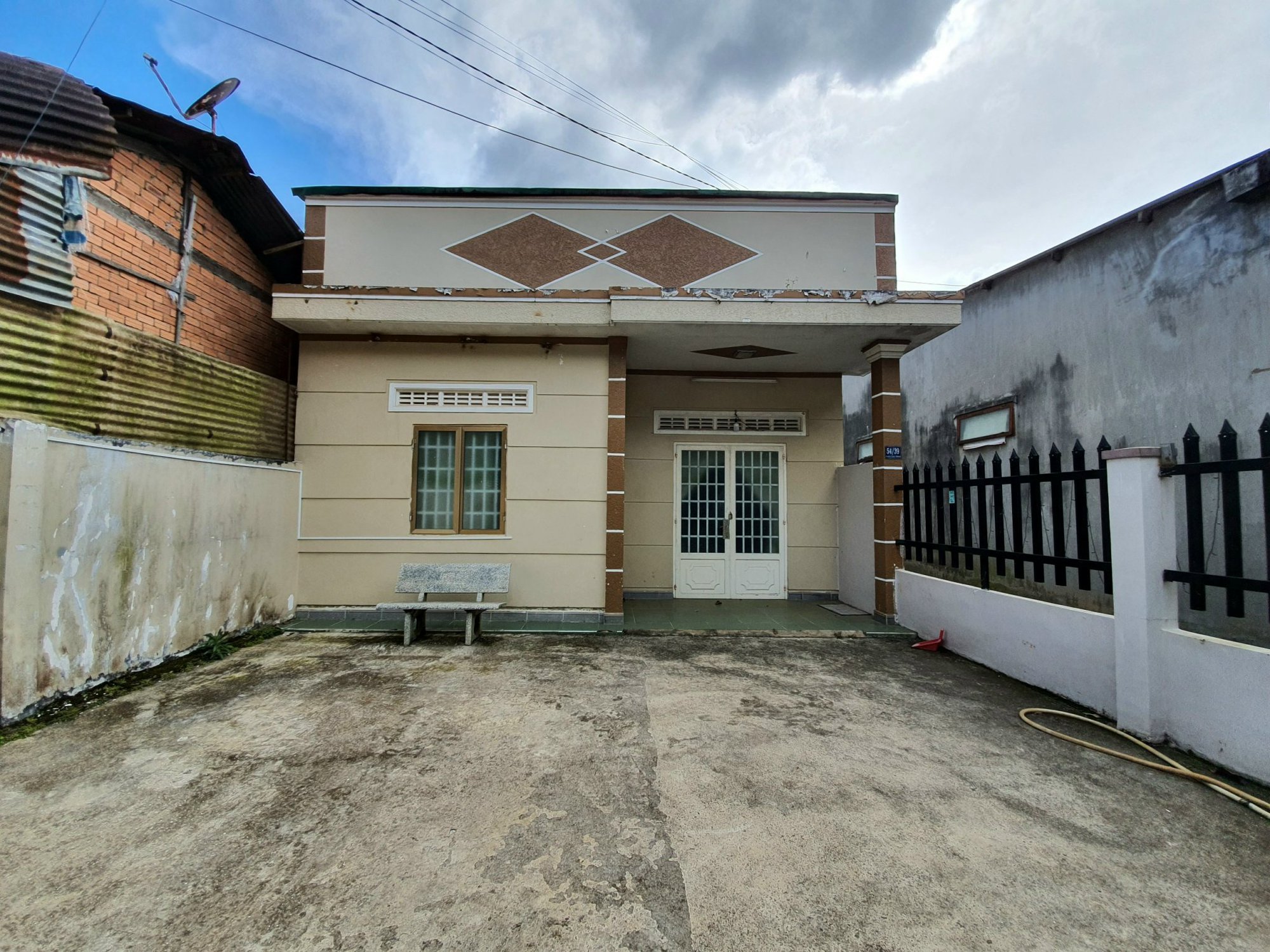 Vụ gửi con chữa bệnh nhận về tro cốt: Đừng trách cha mẹ bé! Họ chỉ là nạn nhân của hy vọng-2