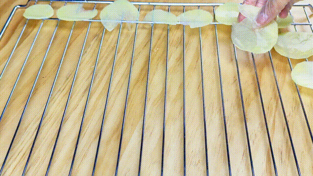 Tự làm snack khoai tây giòn thơm hóa ra không khó chút nào!-4