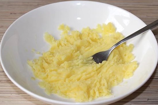 Khoai tây nghiền nát trộn bột mì, đảm bảo chuột chẳng dám bén mảng nhà bạn