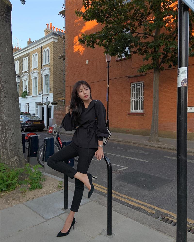 11 cách phối đồ với quần jeans đen cho vẻ ngoài thanh lịch và trẻ trung-1