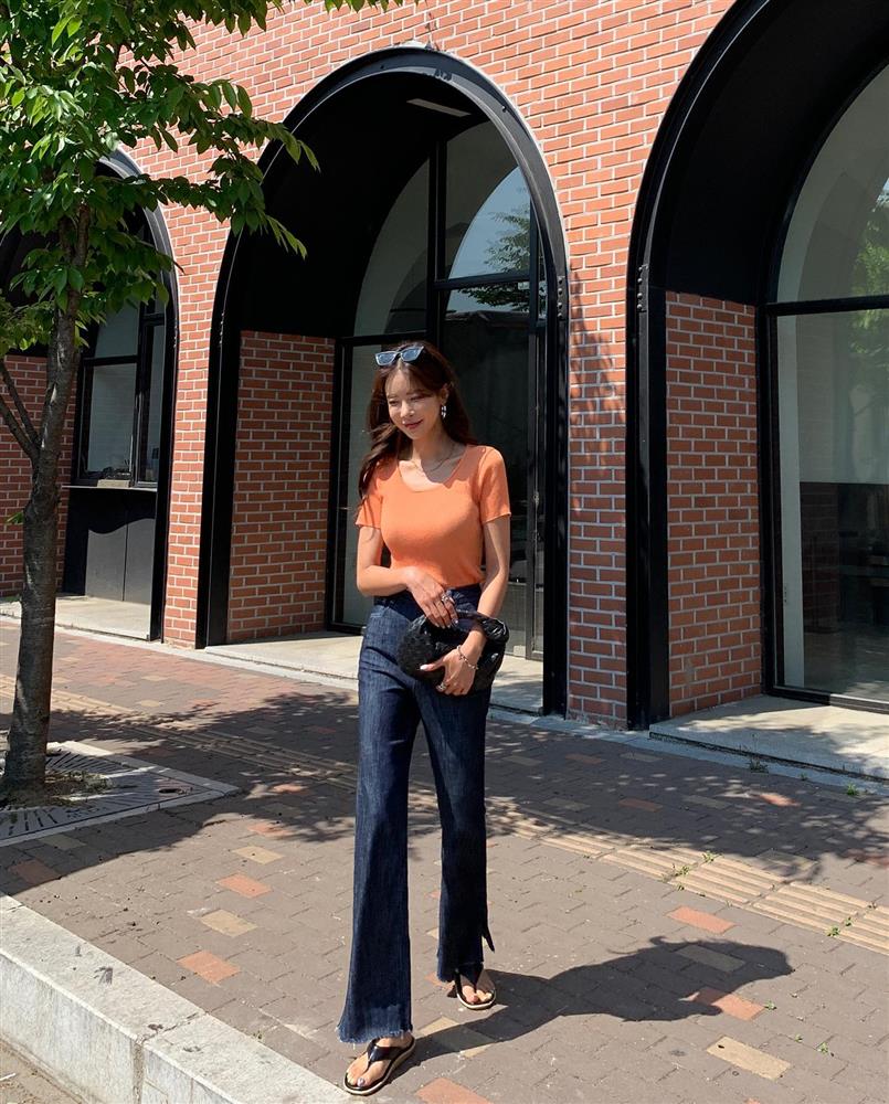 11 cách phối đồ với quần jeans đen cho vẻ ngoài thanh lịch và trẻ trung-9