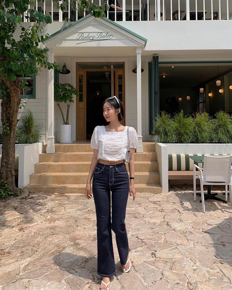 11 cách phối đồ với quần jeans đen cho vẻ ngoài thanh lịch và trẻ trung-10