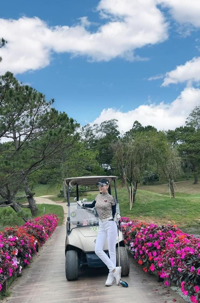 Sau loạt ồn ào, Phương Oanh và shark Bình vẫn công khai đi chơi golf tình tứ-1