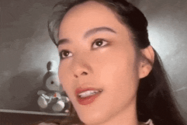 Ngẫu hứng khoe giọng trên livestream, Nam Em nhận 'mưa lời khen' của cộng đồng mạng