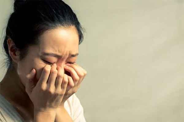 Ngày thôi nôi cháu trai, chị dâu tiết lộ bí mật khiến tôi đứng không vững-1