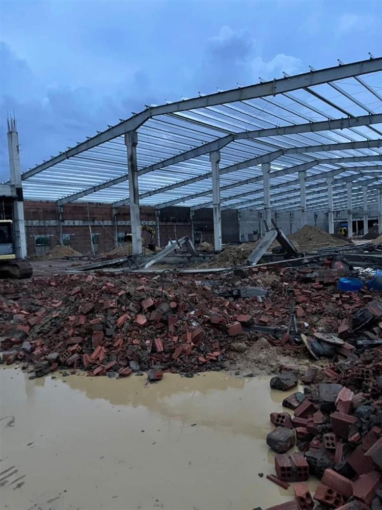 Vụ sập tường nhà xưởng khiến 5 người chết: Nạn nhân kể lại giây phút kinh hoàng-2