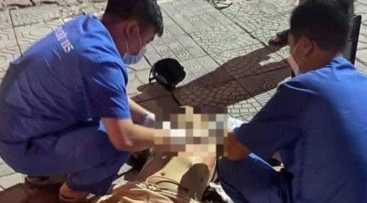 Hà Nội: Thanh niên bị đâm gục trên phố Láng Hạ đã tử vong, hung thủ bị bắt sau 7 giờ truy xét-1