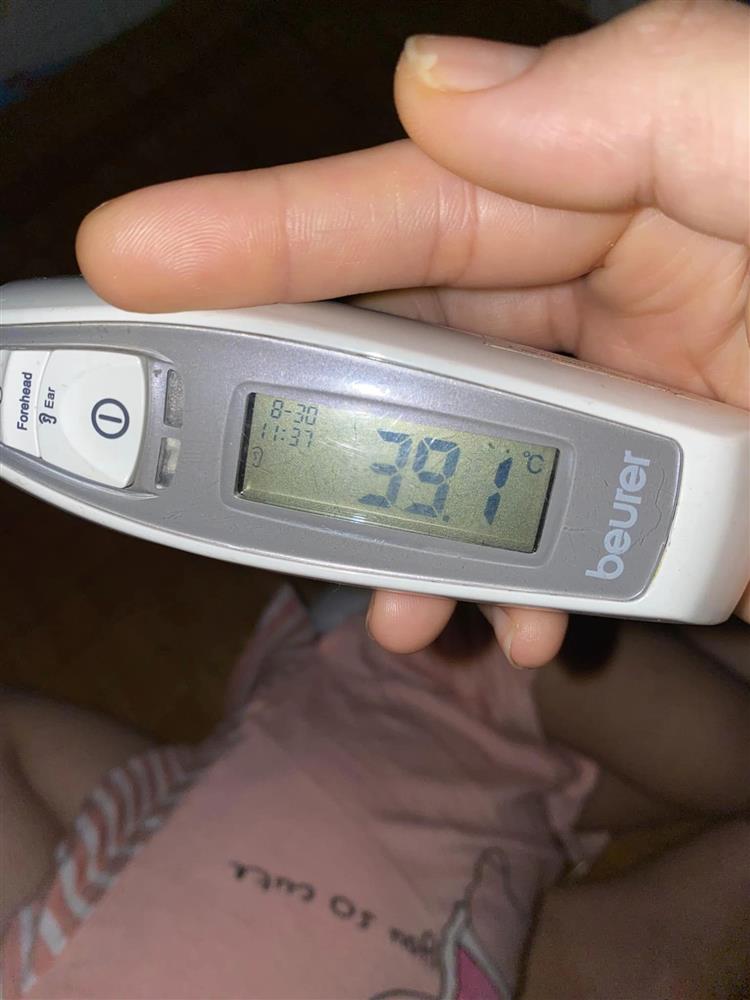 Bé sốt cao mấy ngày không khỏi, mẹ bàng hoàng khi biết con nhiễm virus Adeno-3