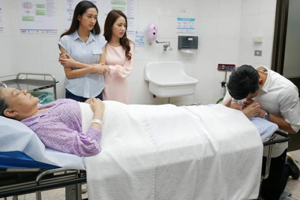 Mẹ không cho tiền, em trai tôi nói một câu mà tim tôi đau nhói-1