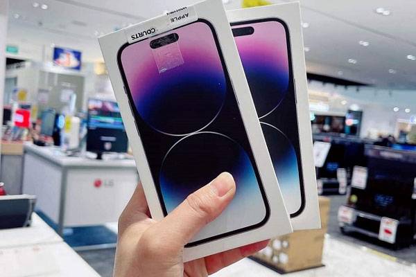 Liên tục cháy hàng thì tại đây, iPhone 14 được bán như mớ rau trên vỉa hè-3