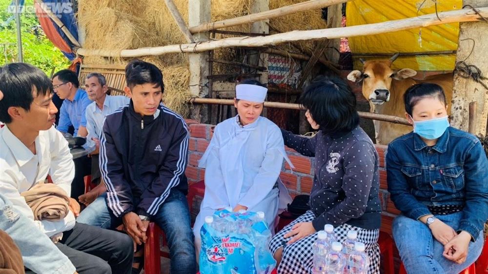 Tận cùng nỗi đau của người phụ nữ có chồng, em trai tử vong trong vụ sập tường-1