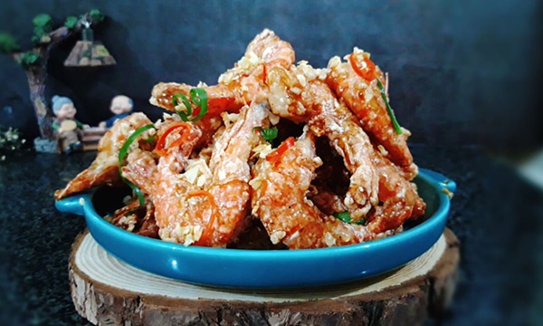 Mát trời làm món tôm chiên bơ tỏi béo ngậy, giòn rụm cả nhà ai cũng thích-2