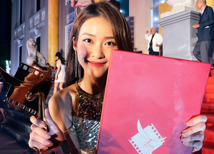 Khả Ngân: Từ hot girl thị phi tới giải Cánh diều vàng-12