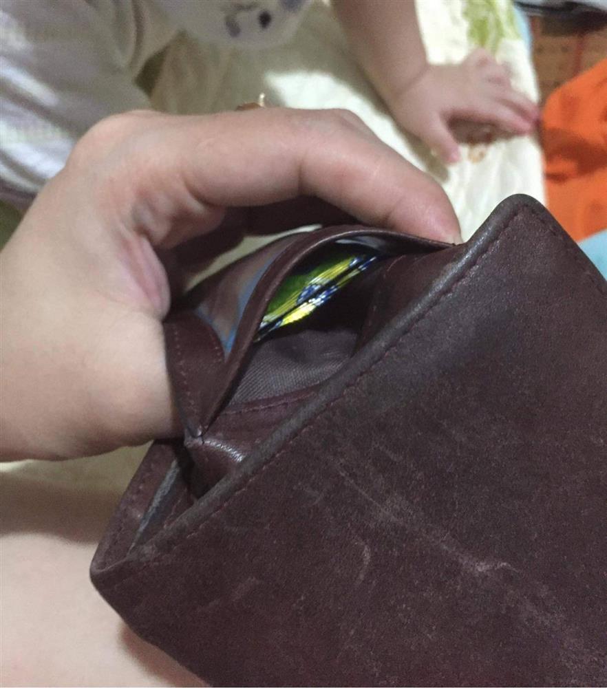 Vợ đi công tác về lại phát hiện trong ví chồng có bao cao su, hỏi thì chồng đáp câu khó tin-2