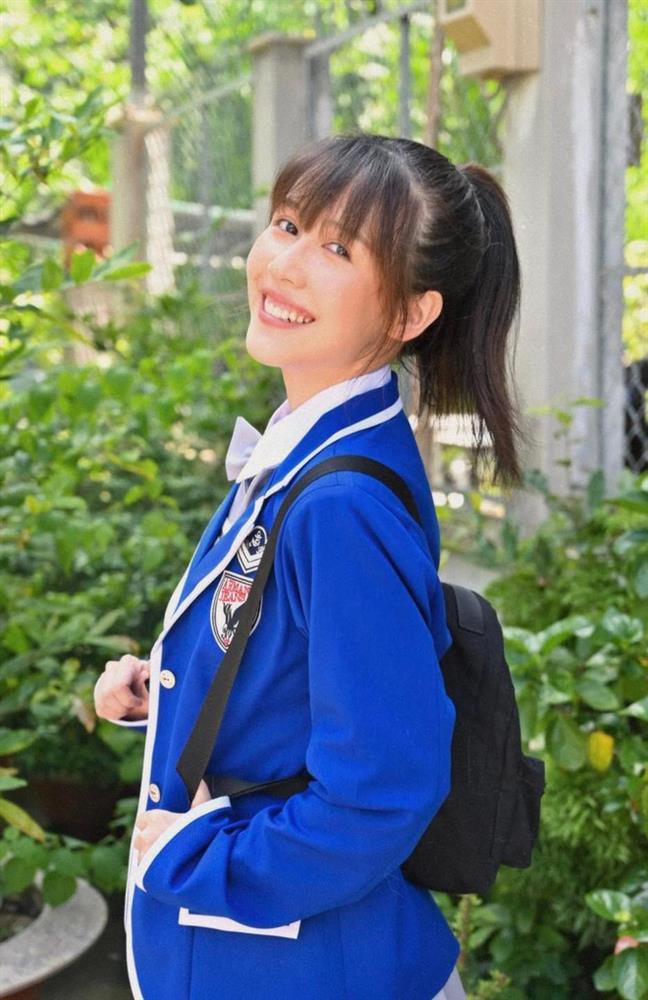 Hậu Hoàng mua ô tô ở tuổi 27, không sắm đồ hiệu trong suốt 5 năm đi làm-3