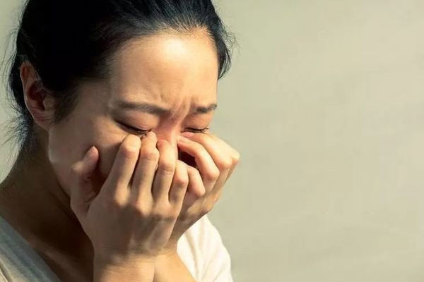 Cận cảnh hậu quả hết hồn từ những trận cãi nhau tóe lửa của các cặp đôi-10