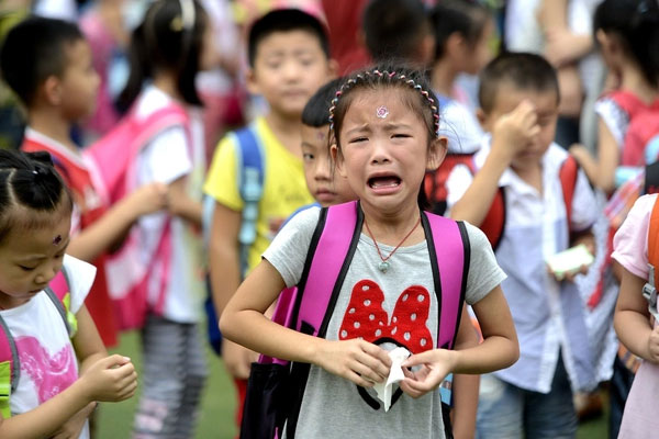 Hiểu rõ nguyên nhân trẻ hay khóc mỗi khi đến trường để không quát mắng con-2