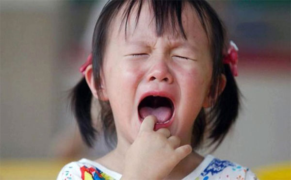 Hiểu rõ nguyên nhân trẻ hay khóc mỗi khi đến trường để không quát mắng con-3