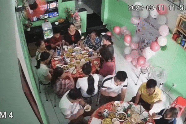 Video: Sàn nhà bất ngờ sập lún khi đang ăn sinh nhật