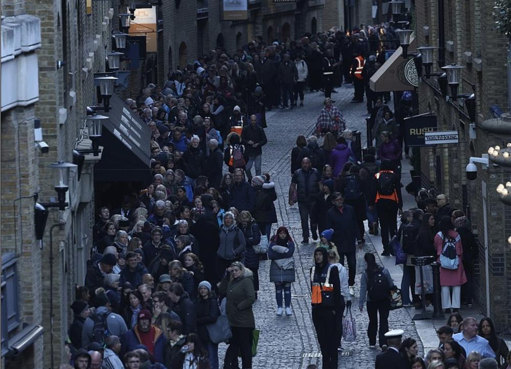 Thời gian chờ viếng Nữ hoàng Anh tới 24h, các nhà lãnh đạo thế giới tới London-3