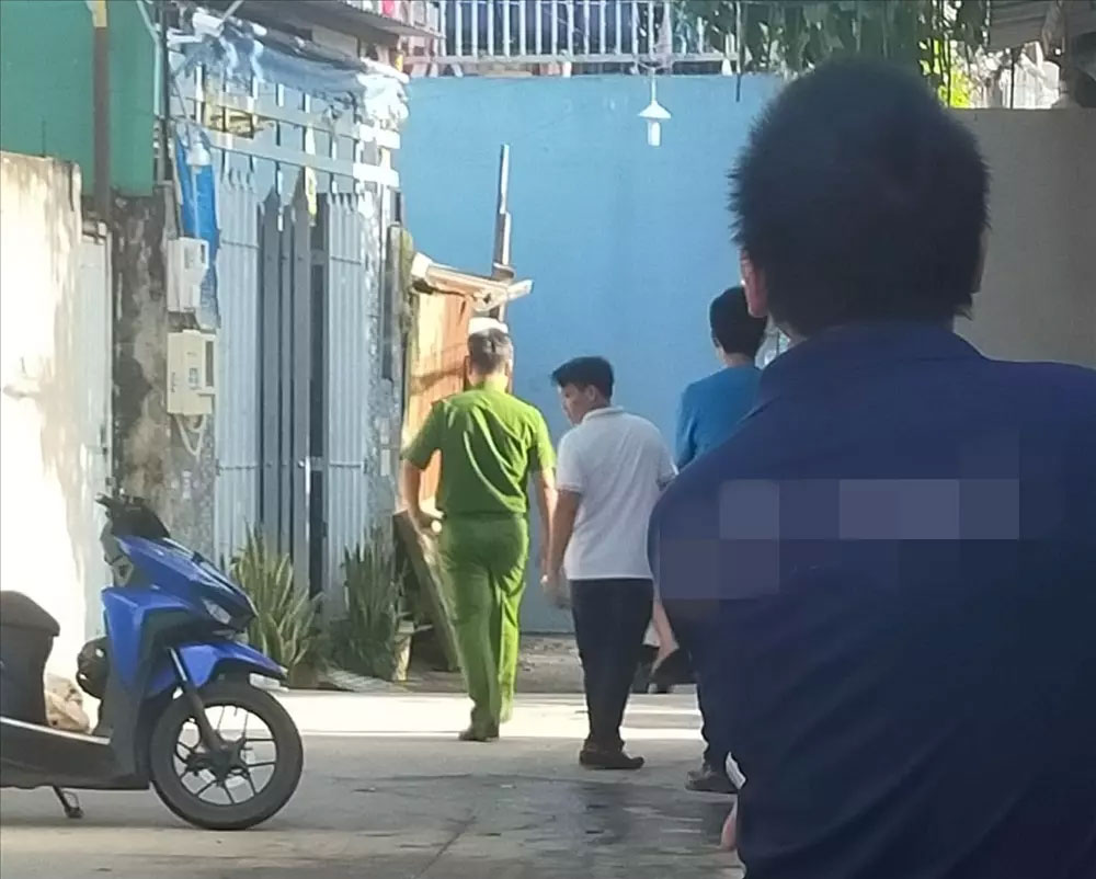 Nghi án con trai 6 tuổi bị cha cứa cổ ở TP.HCM-2