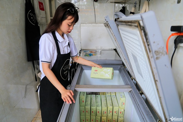 Tò mò với kem kẹp, món quà vặt nổi tiếng Singapore tại Hà Nội-3