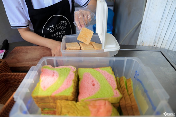 Tò mò với kem kẹp, món quà vặt nổi tiếng Singapore tại Hà Nội-4