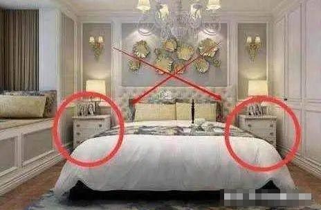 Kê bàn đầu giường cũng có những điều kiêng kỵ, để vợ chồng hòa thuận và gia đình hưng thịnh thì nhất định phải tránh-2
