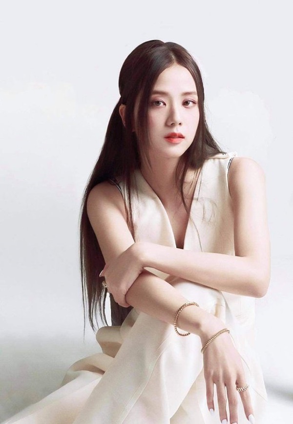 Song Hye Kyo, Jisoo diện áo gile sang chảnh, ăn gian tuổi-3
